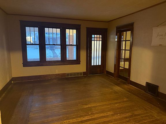 2nd image of 1818 Elston St