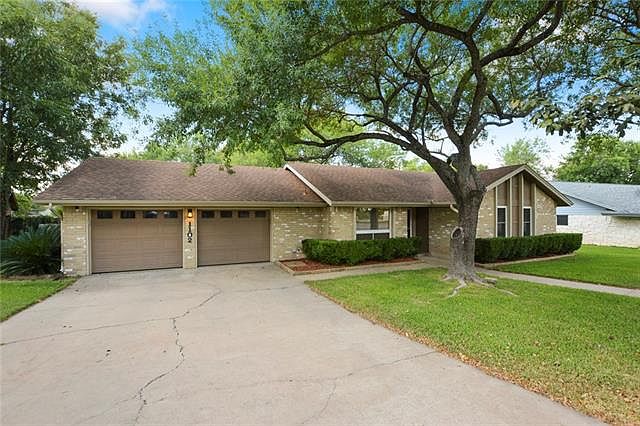 1st image of 1102 Deepwood Dr