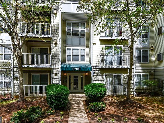 5th image of 13900 Farnsworth Ln APT 4303