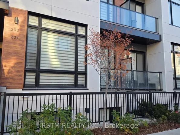 8 Steckley House Ln #204, Richmond Hill, ON L4S 0N1