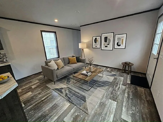 3 bed, 2.0 bath, 960 sqft, $1,609 — Photo 3