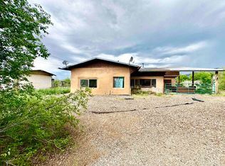 12 Coca Rd, Ranchos De Taos, NM 87557
