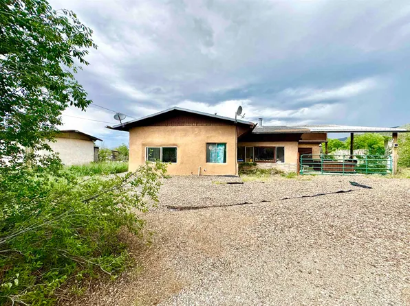 12 Coca Rd, Ranchos De Taos, NM 87557