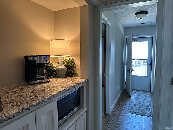 4th image of 1725 Colonial Dr