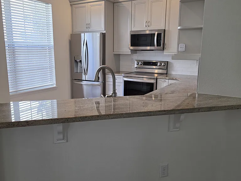 6738 Breezy Palm Dr — Photo 7