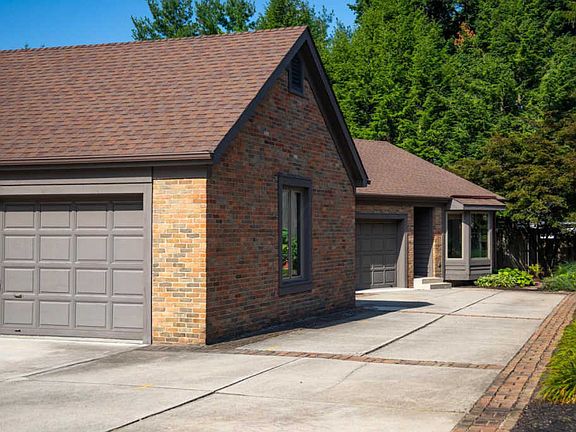 3rd image of 5377 Bennington Hill Dr
