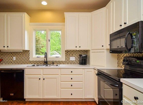 3rd image of 839 Bluff Lake Dr
