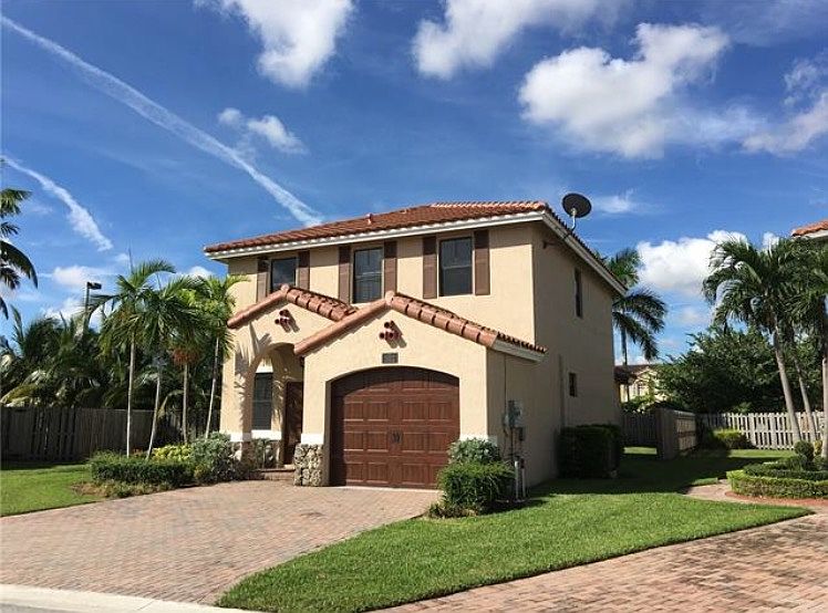 1st image of 1004 NW 99th Ave