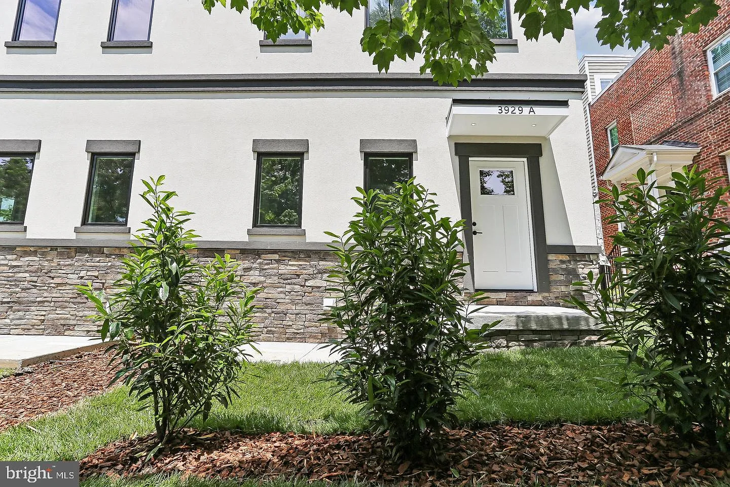 4 bed, 4.5 bath, 2776 sqft, $11,900 — Photo 3