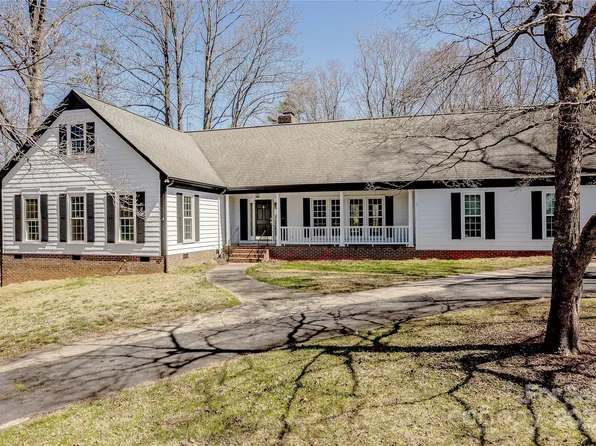 10101 Woodview Cir, Charlotte, NC 28277