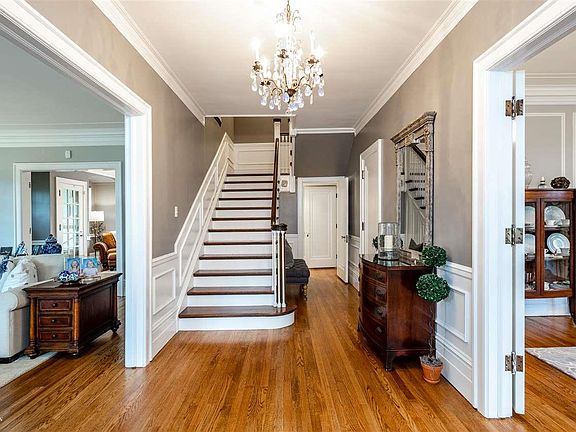 3rd image of 1233 Kensington Ave