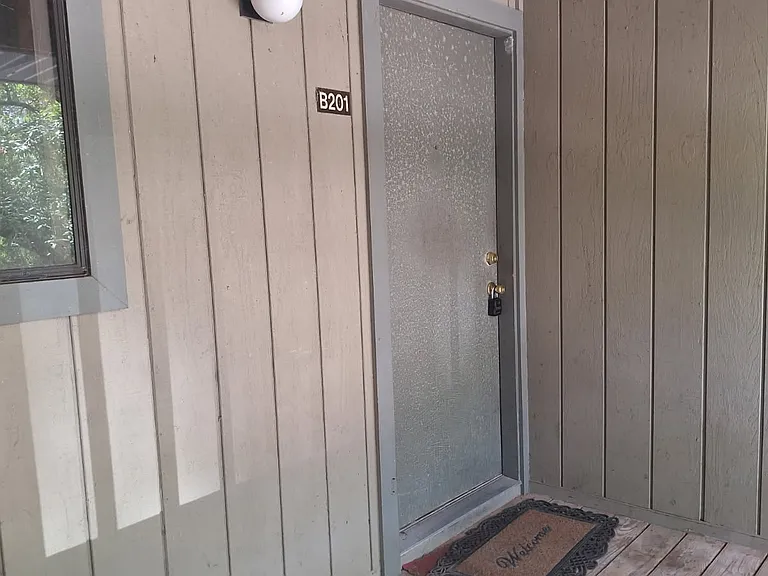 77 SE 16th Ave #B201 — Photo 1