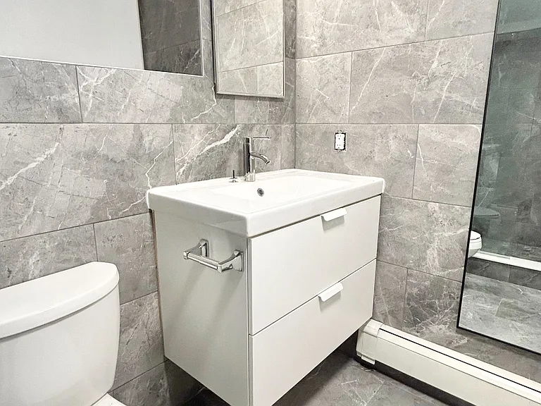 375 Palmerston Blvd #LOWER — Photo 12