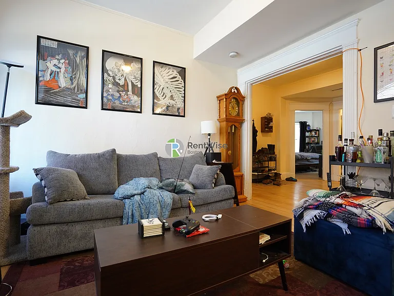 10 Foster St #1 — Photo 1