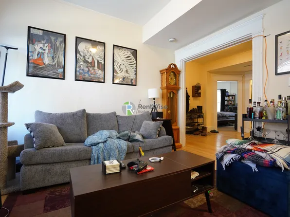 10 Foster St #1, Brookline, MA 02446