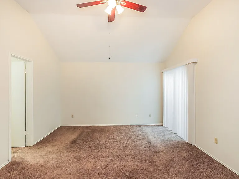 1525 Miller Ave — Photo 9