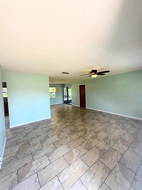 3 bed, 2.0 bath, 1204 sqft, $1,600 — Photo 3