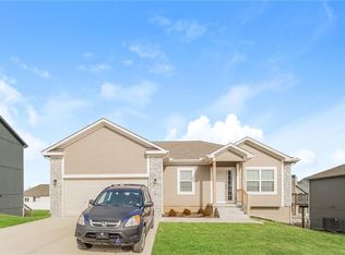 1108 NW Hilltop Ln, Grain Valley, MO 64029