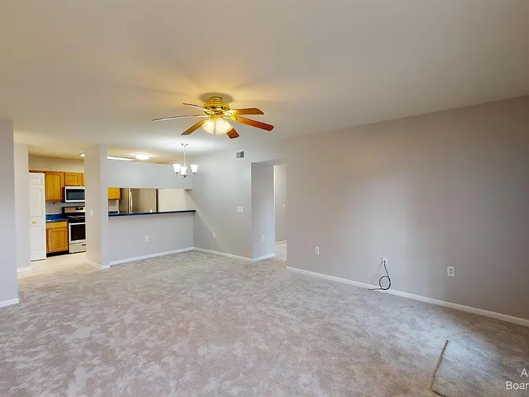 2666 S Knightsbridge Cir — Photo 7