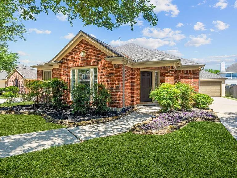 20602 Naples Terrace Ln — Photo 1