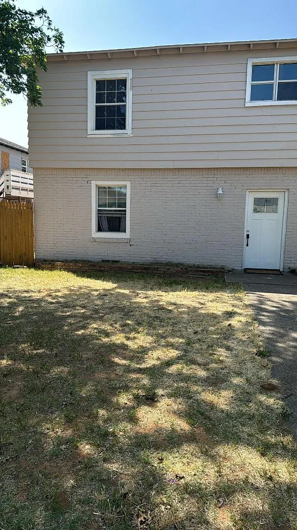 505 W Estes Ave - 8 — Photo 4