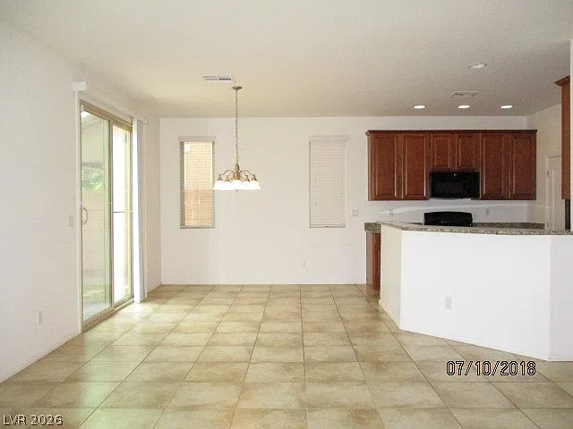 4 bed, 2.5 bath, 2007 sqft, $2,061 — Photo 3