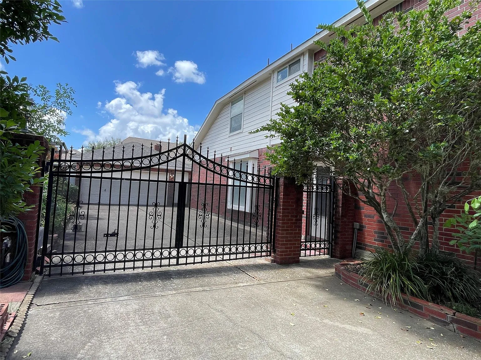 4 bed, 3.5 bath, 3244 sqft, $3,200 — Photo 3