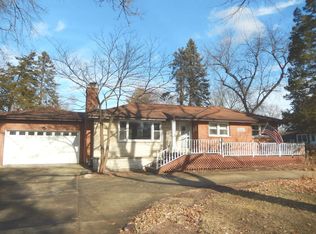 28W627 Forest View Ave S, Warrenville, IL 60555