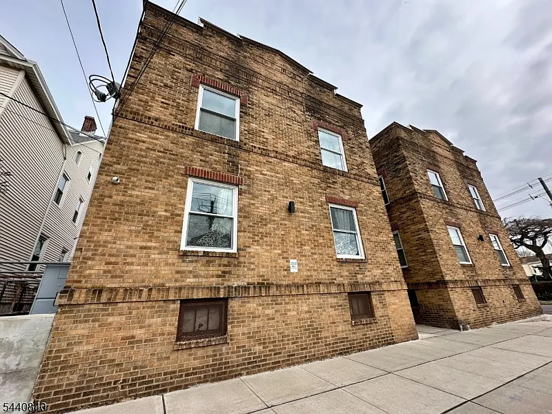201-205 Marshall St #6