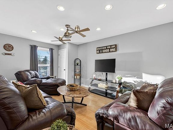 3rd image of 506 Roosevelt Ave