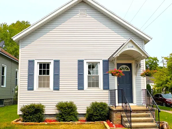 296 3rd St, Manistee, MI 49660