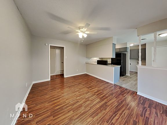 4th image of 3070 Forest Glen Dr
