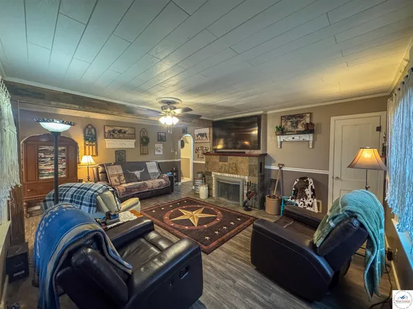 207 S Fisher St, Versailles, MO 65084