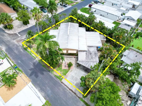 8903 Oak Street, Boynton Beach, FL 33436