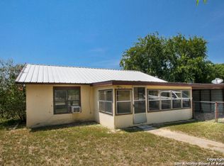 1501 Jim Gooch Ave, Three Rivers, TX 78071