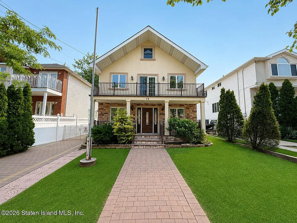 19 Hillcrest Ave