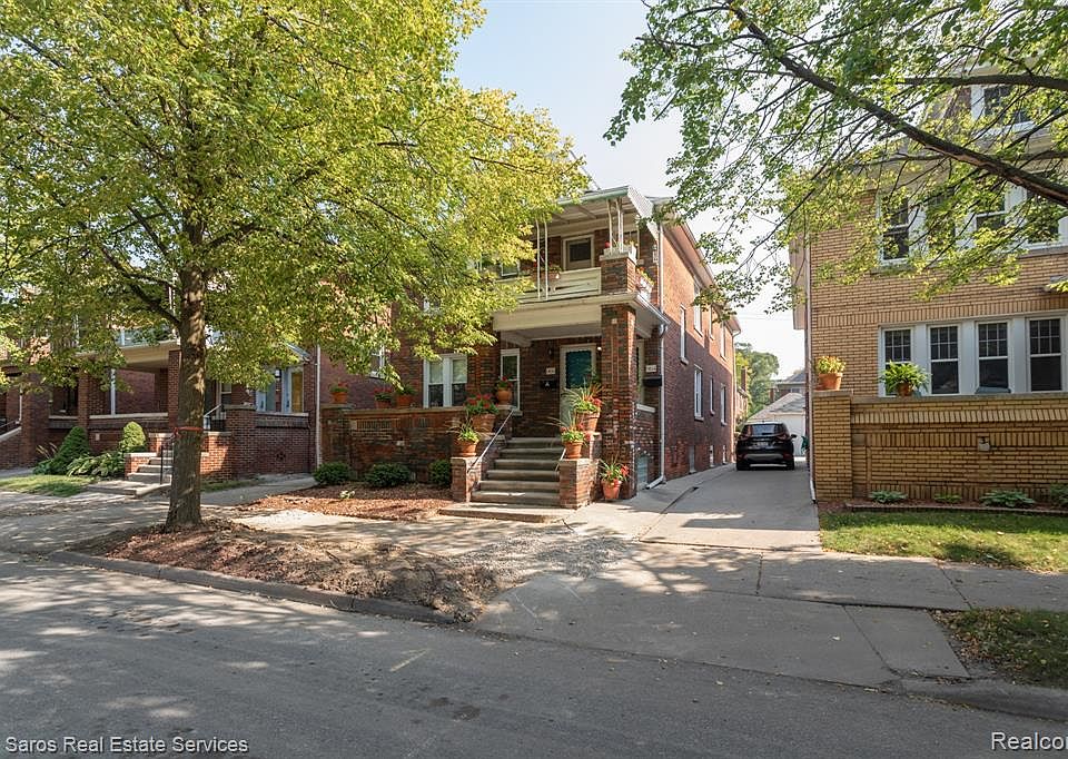 1st image of 964 Beaconsfield Ave #966