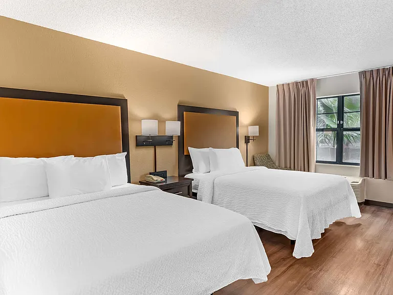 Studio Suite - 2 Full Beds