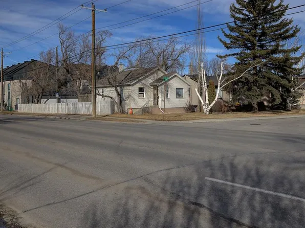 458 S 34th Ave NW, Calgary, AB T2K 0B8