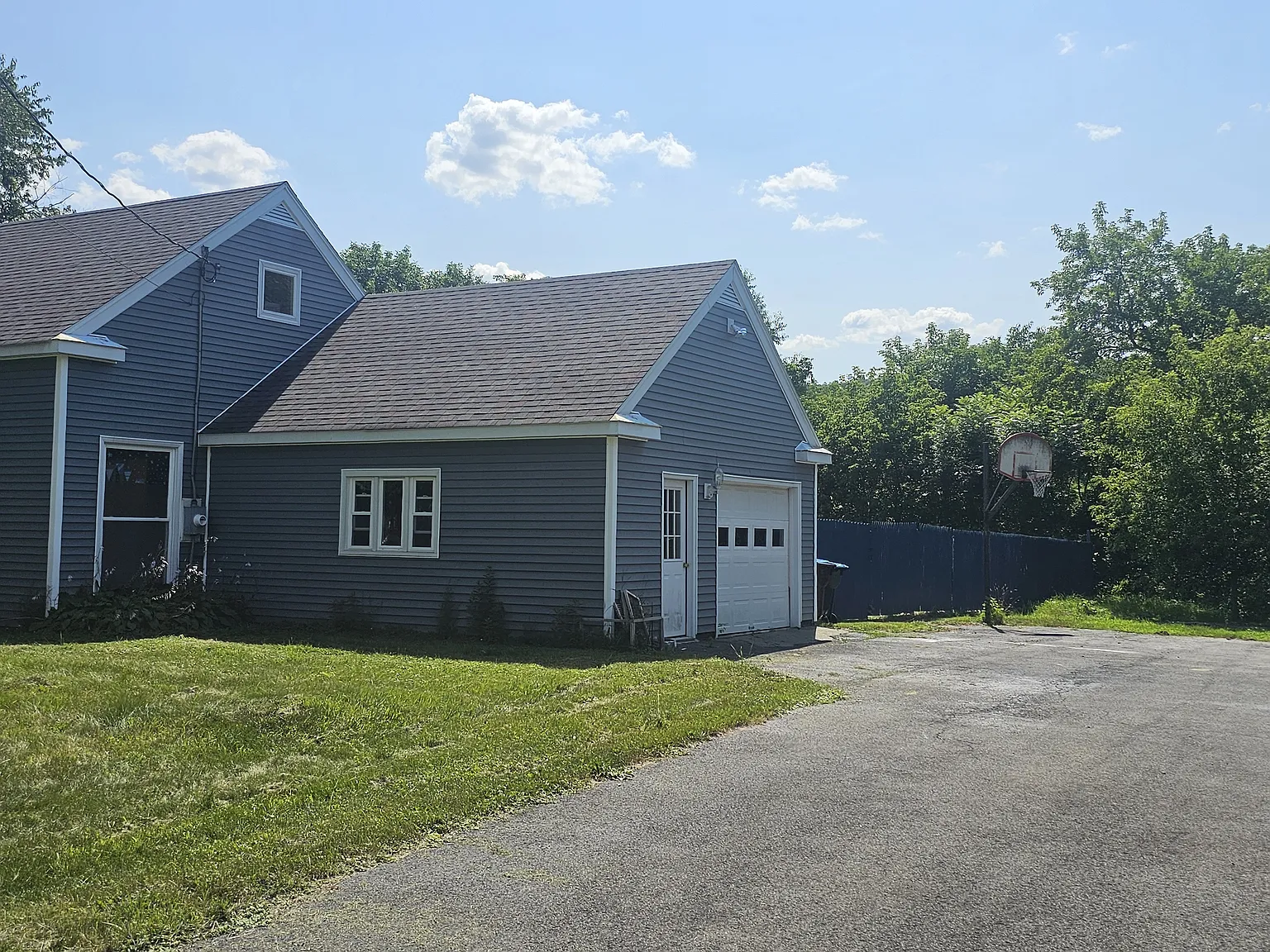 1 bed, 2106 sqft, $700 — Photo 2