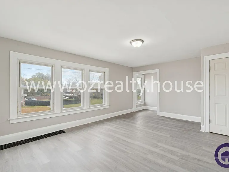 3241 Cherry St — Photo 5