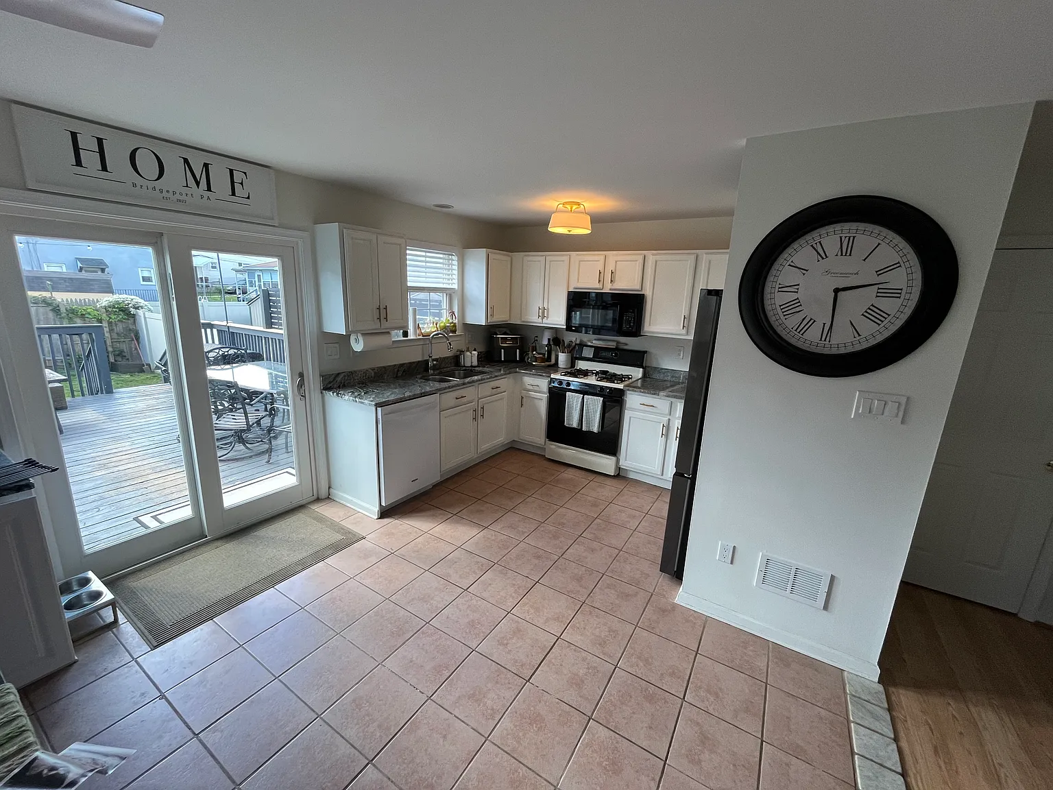 3 bed, 1.5 bath, 2020 sqft, $3,000 — Photo 4