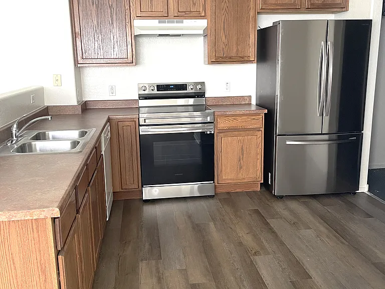 2244 E Huntington Dr — Photo 7