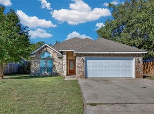1019 Oxford Dr, Gainesville, TX 76240