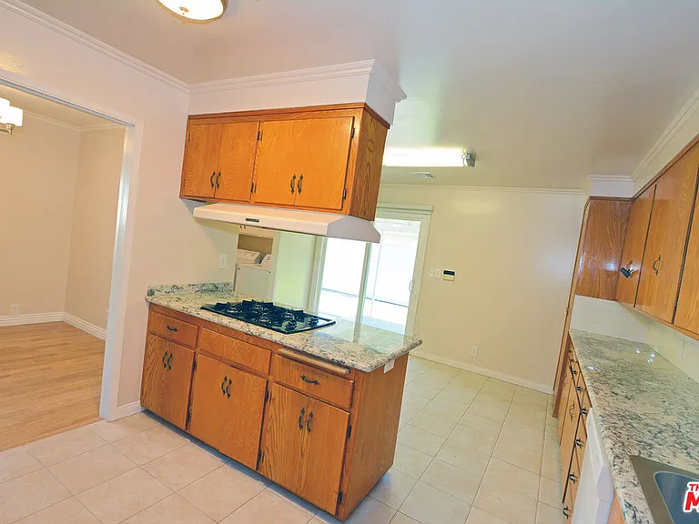 12944 Haynes St — Photo 13
