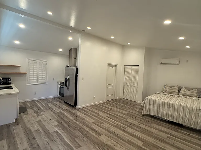 Bianca Ave — Photo 5