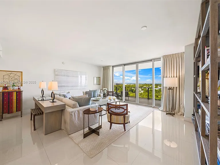 360 Ocean Dr #905S — Photo 2