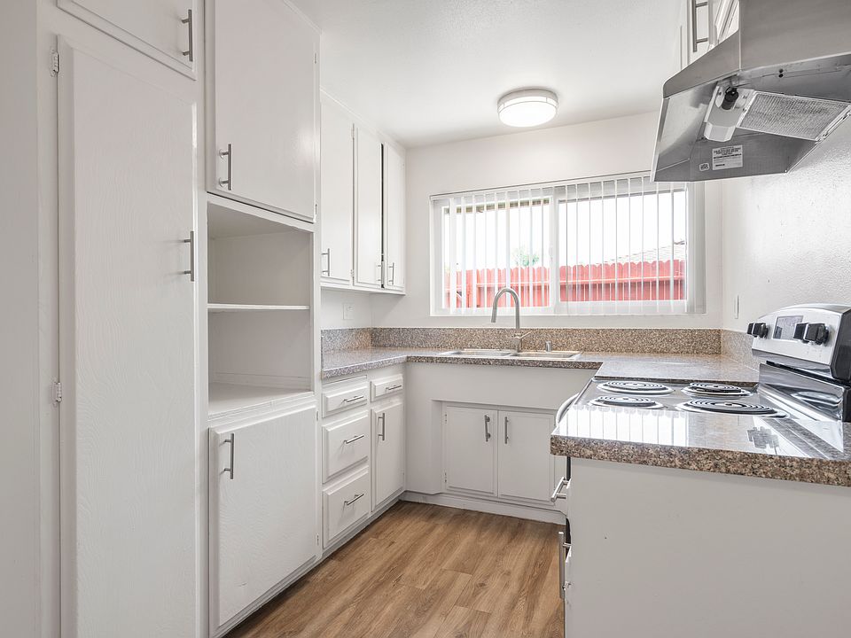 2 bedroom apt kitchen cabinets