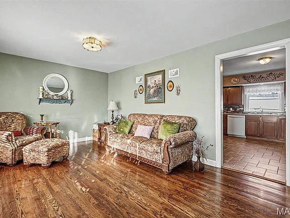 3rd image of 111 Macarthur St