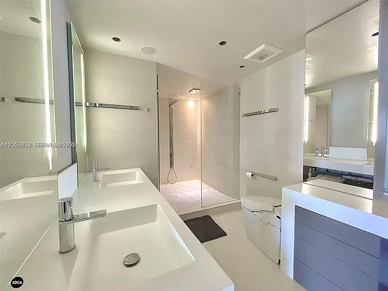 5255 Collins Ave #9E — Photo 12